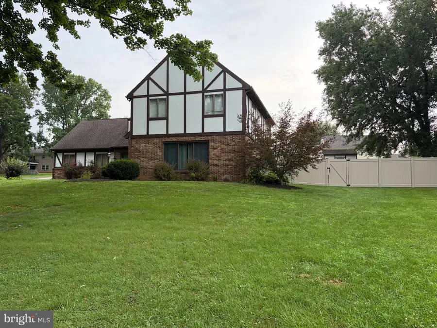 60 Country Ct, Landisville, PA 17538 - #2