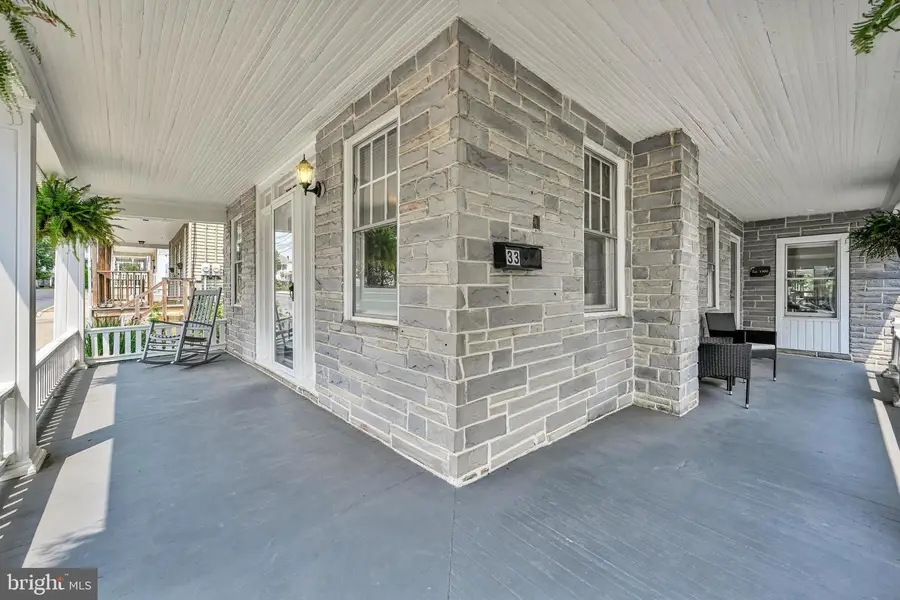 33 S 11th St, Akron, PA 17501 - #2