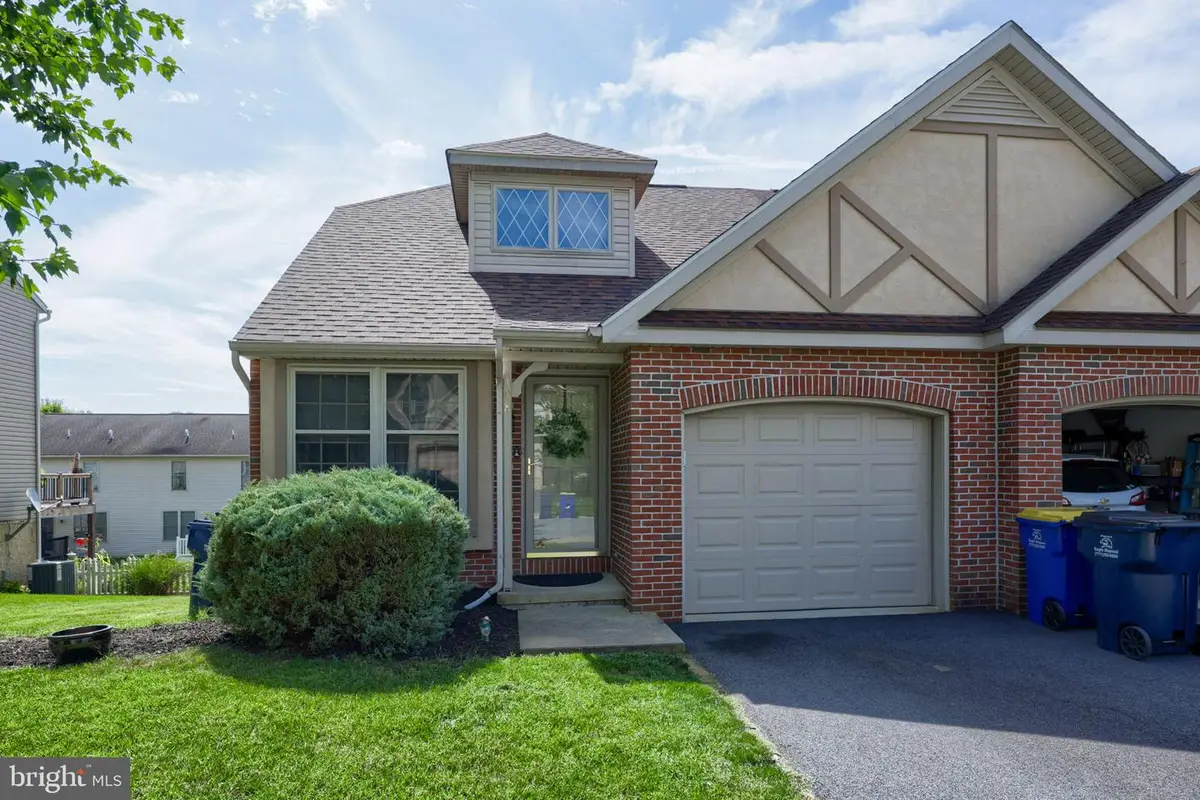 108 Hawk Ln, Ephrata, PA 17522 - #1