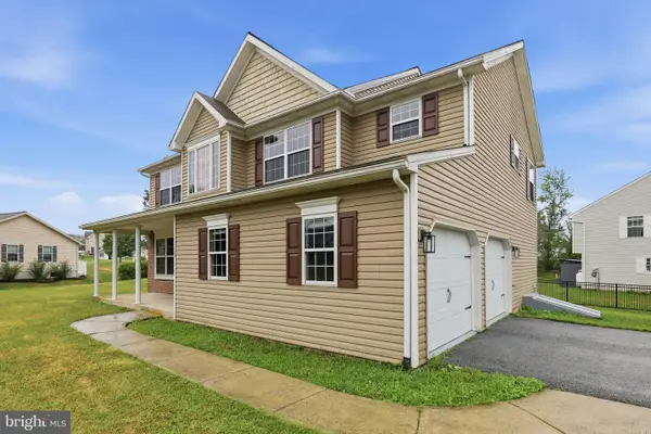 125 Woodmeadow Dr, DENVER, PA 17517