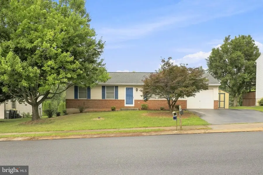 4 Barnhill Rd, Denver, PA 17517 - #2