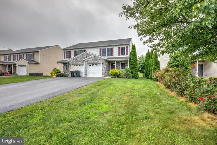 124 E Broad St, New Holland, PA 17557 - #2