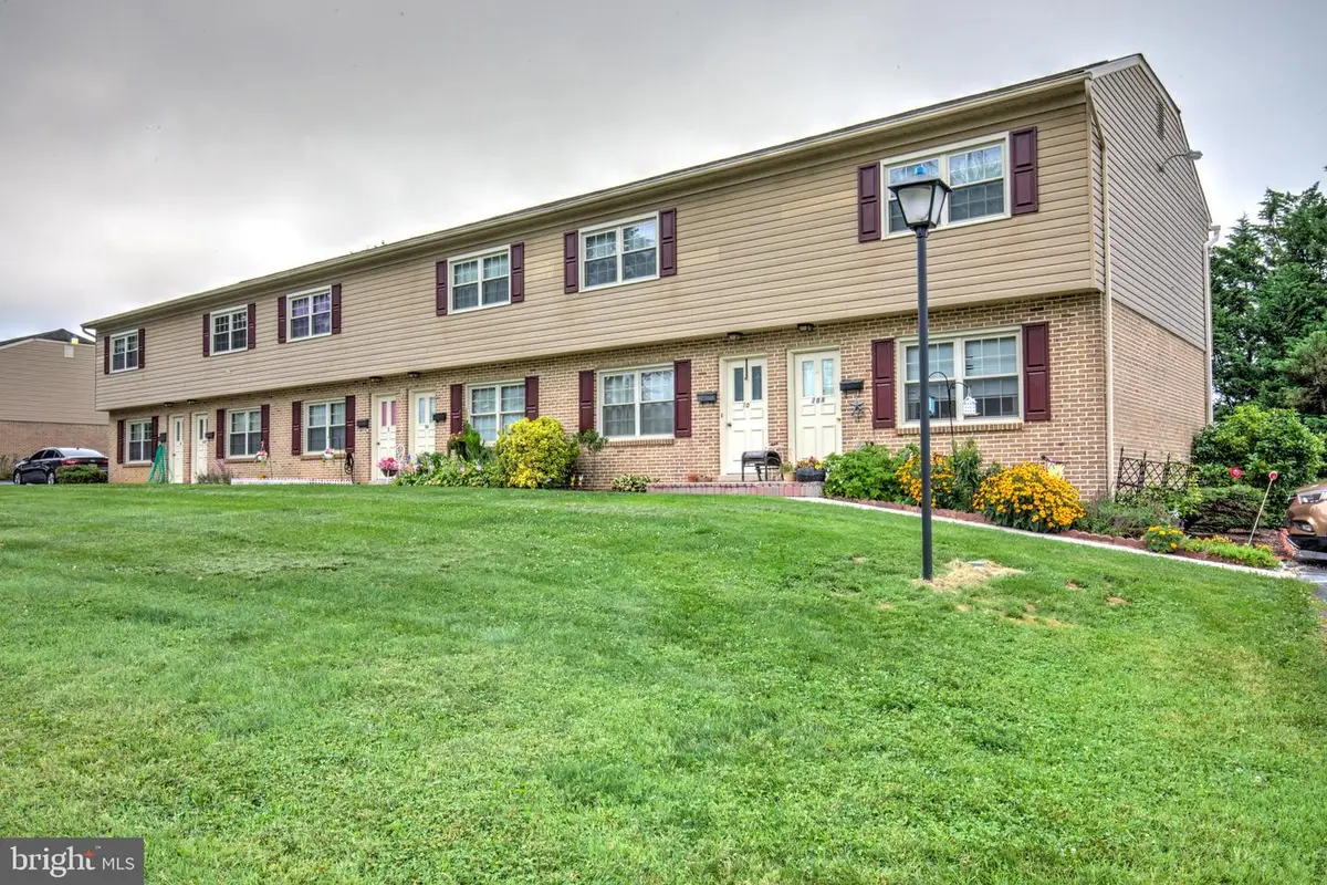 2-10 Meadow View Dr, Leola, PA 17540 - #1