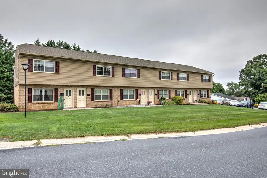 2-10 Meadow View Dr, Leola, PA 17540 - #3