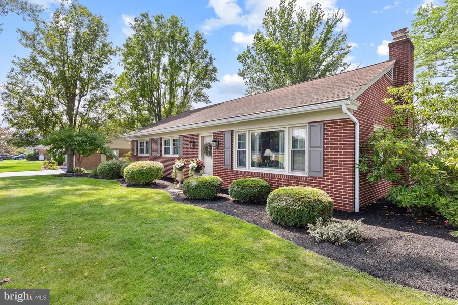 17 E Penn Grant Rd, Willow Street, PA 17584 - #2