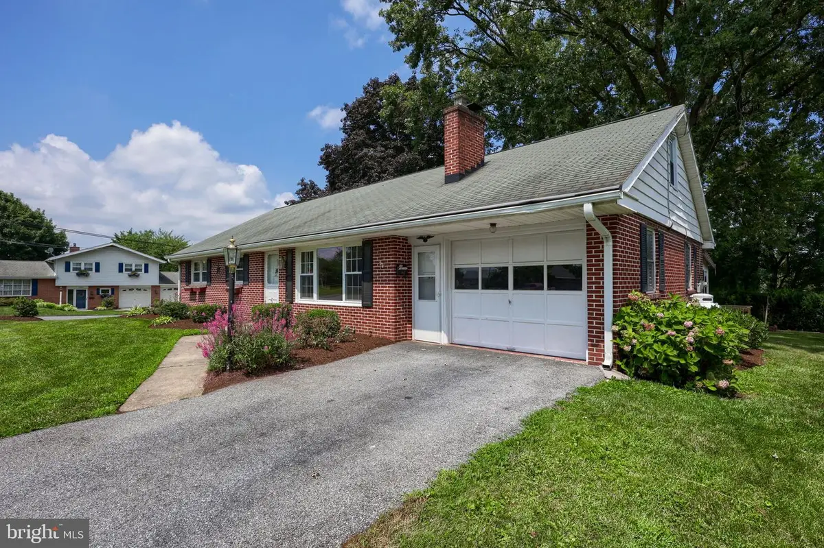 89 Rose Ave, Leola, PA 17540 - #1