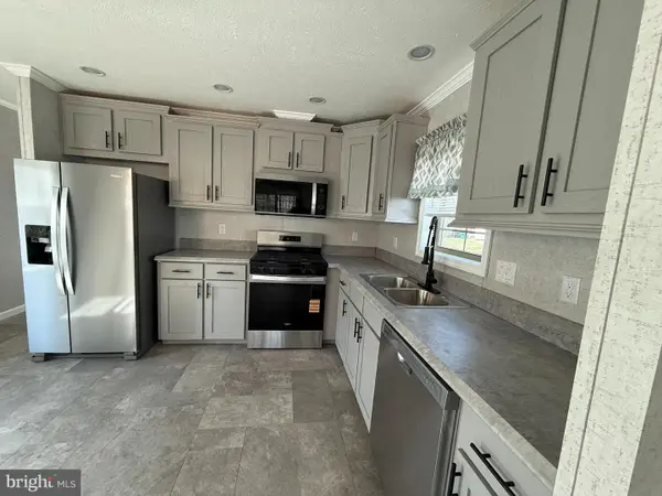 38 Lakeview Dr, ELIZABETHTOWN, PA 17022