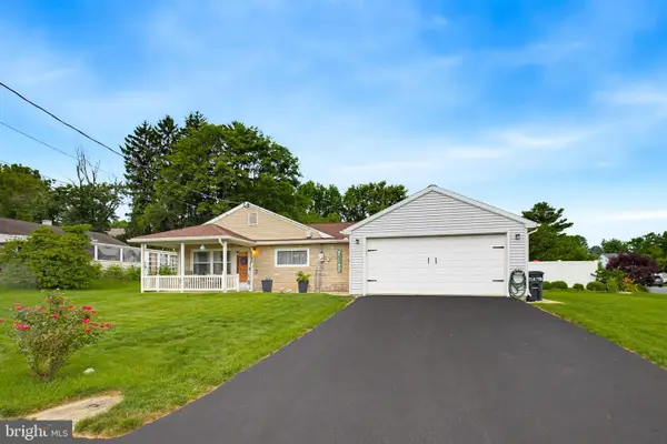 6290 Hollow Dr, EAST PETERSBURG, PA 17520