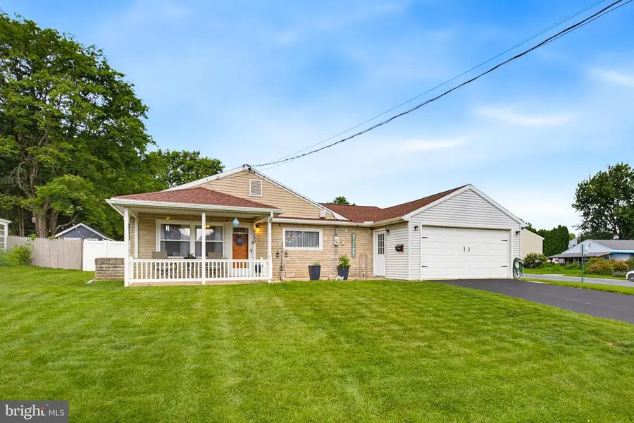 6290 Hollow Dr, East Petersburg, PA 17520 - #2