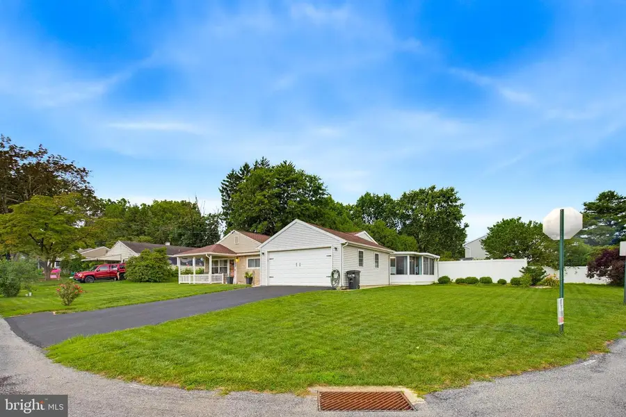 6290 Hollow Dr, East Petersburg, PA 17520 - #3