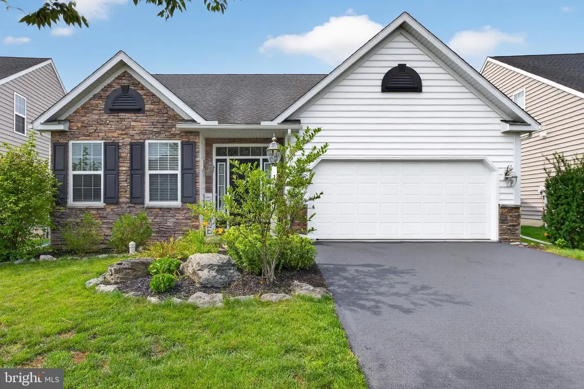 135 Goldenfield Dr, Lancaster, PA 17603 - #1