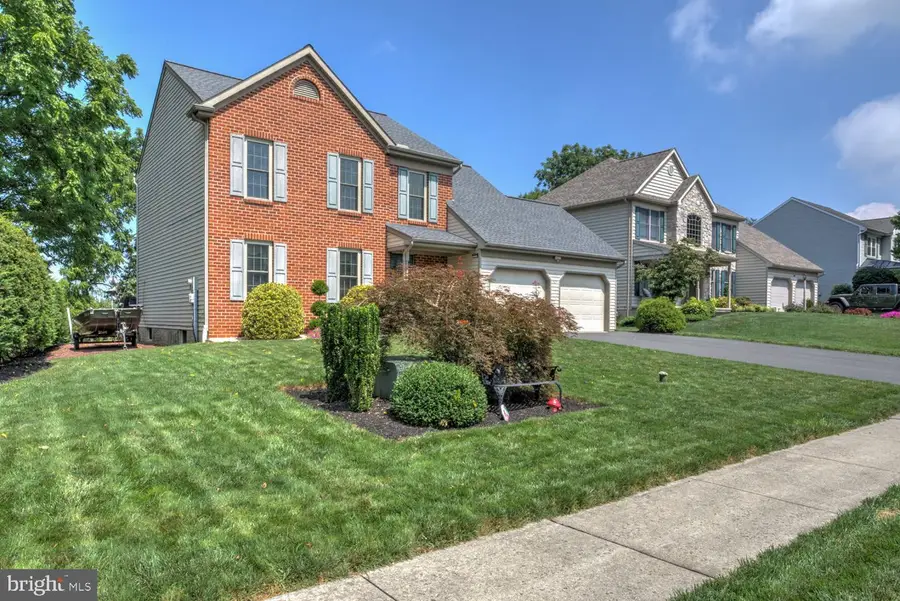 509 Spring Hollow Dr, New Holland, PA 17557 - #2