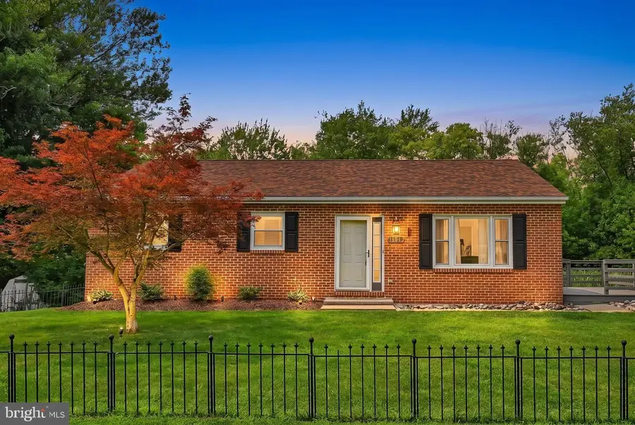 301 Grant St, Reinholds, PA 17569 - #2