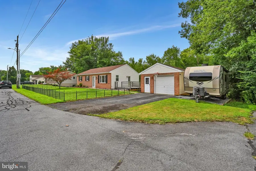 301 Grant St, Reinholds, PA 17569 - #3