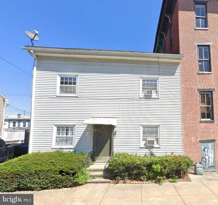 211 S Charlotte St, Manheim, PA 17545 - #1
