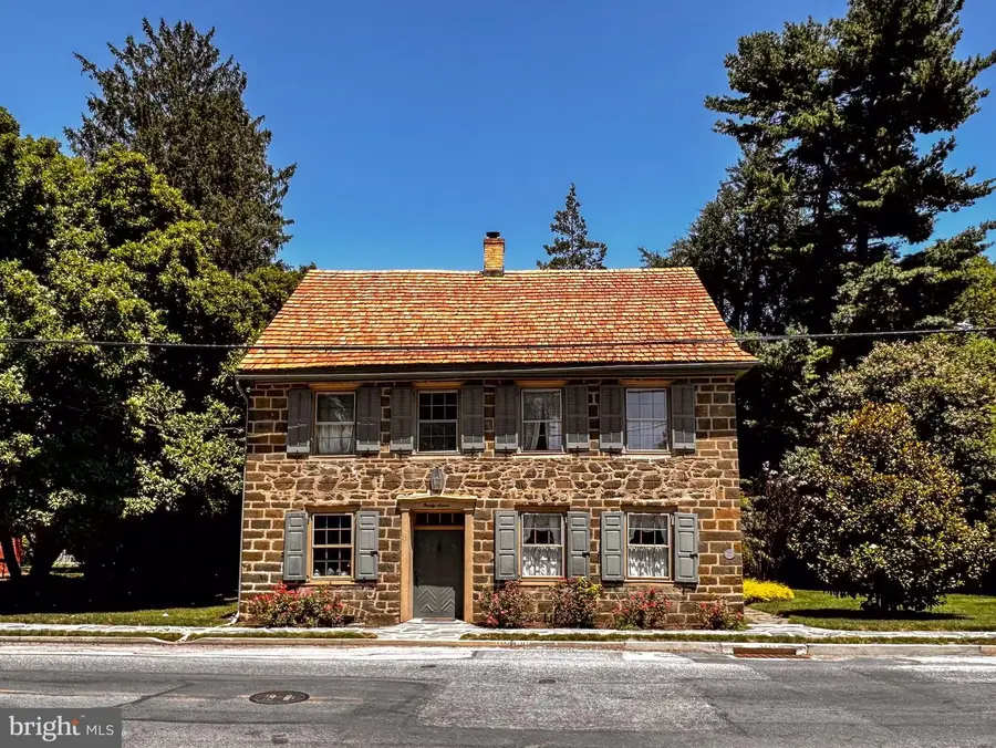 27 E Main St, Strasburg, PA 17579 - #2
