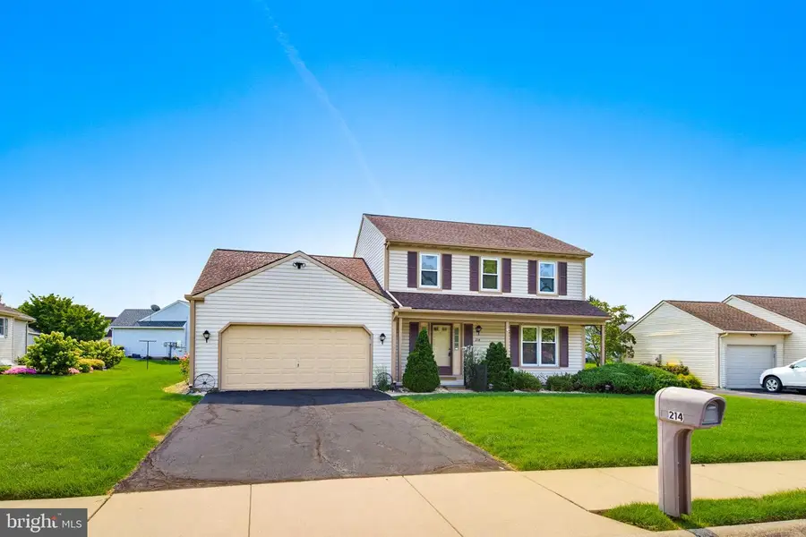 214 Mentzer Ave, New Holland, PA 17557 - #3