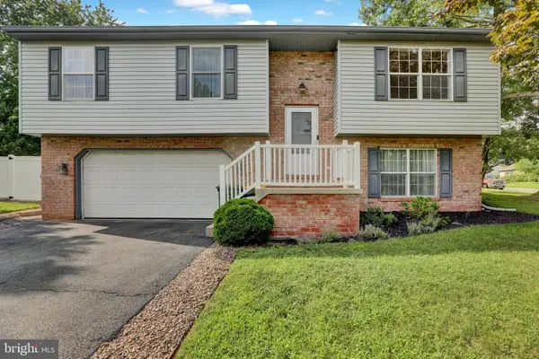 1 Burkey Dr, DENVER, PA 17517