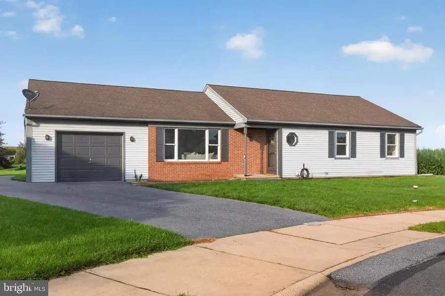 209 Birch Cir, New Holland, PA 17557 - #2