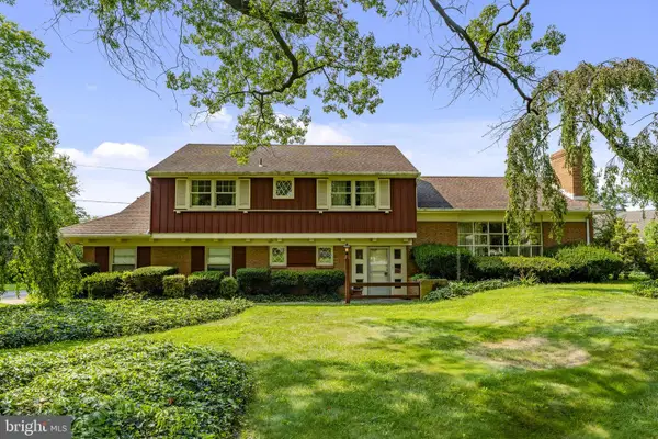 1230 Country Club Dr, LANCASTER, PA 17601