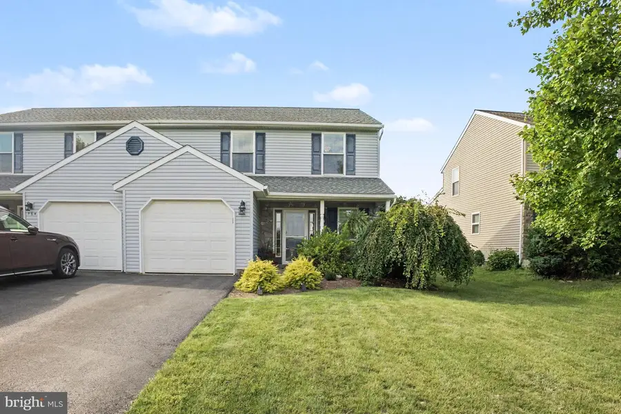 566 Daisy Dr, New Holland, PA 17557 - #2
