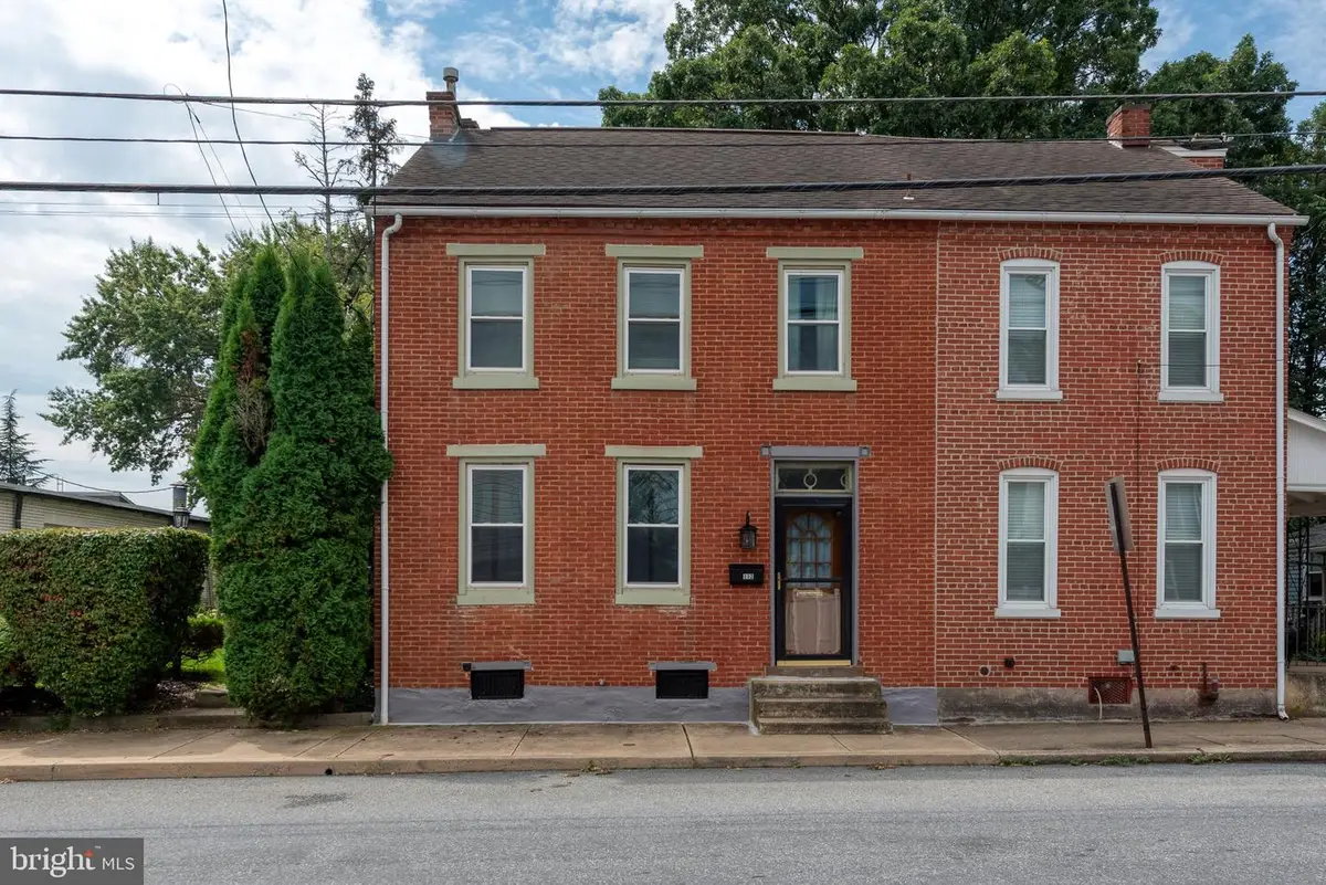 112 W Donegal St, Mount Joy, PA 17552 - #1