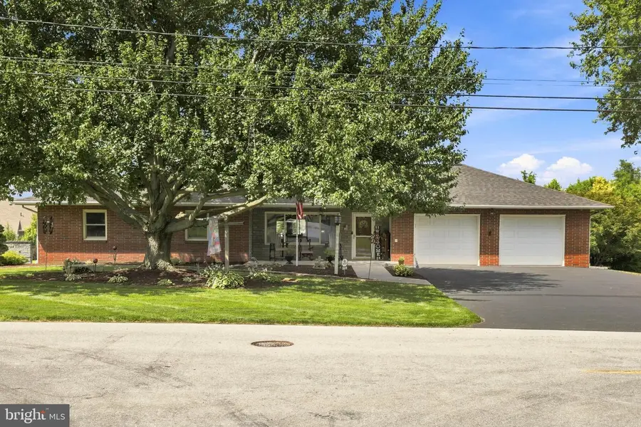 215 Wynwood Dr, Willow Street, PA 17584 - #2