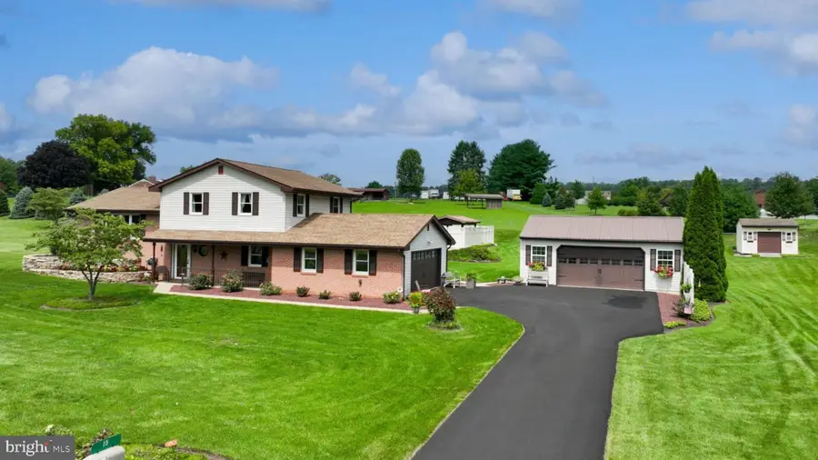 15 Sherrard Dr, Willow Street, PA 17584 - #2
