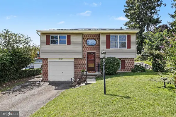 1 Cherry Ave, MARIETTA, PA 17547