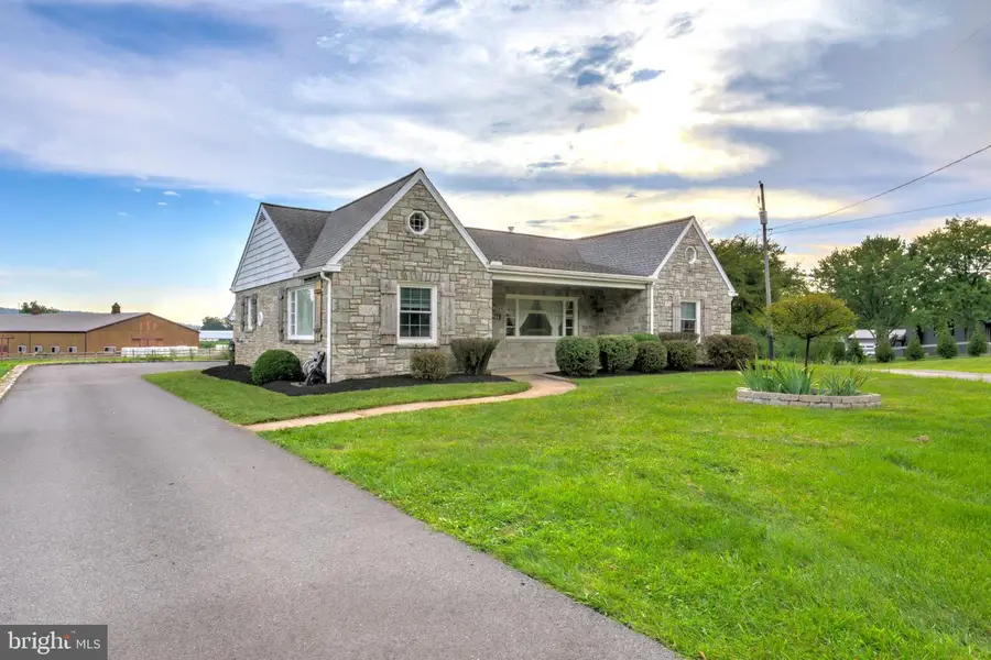844 W Swartzville Rd, Reinholds, PA 17569 - #2