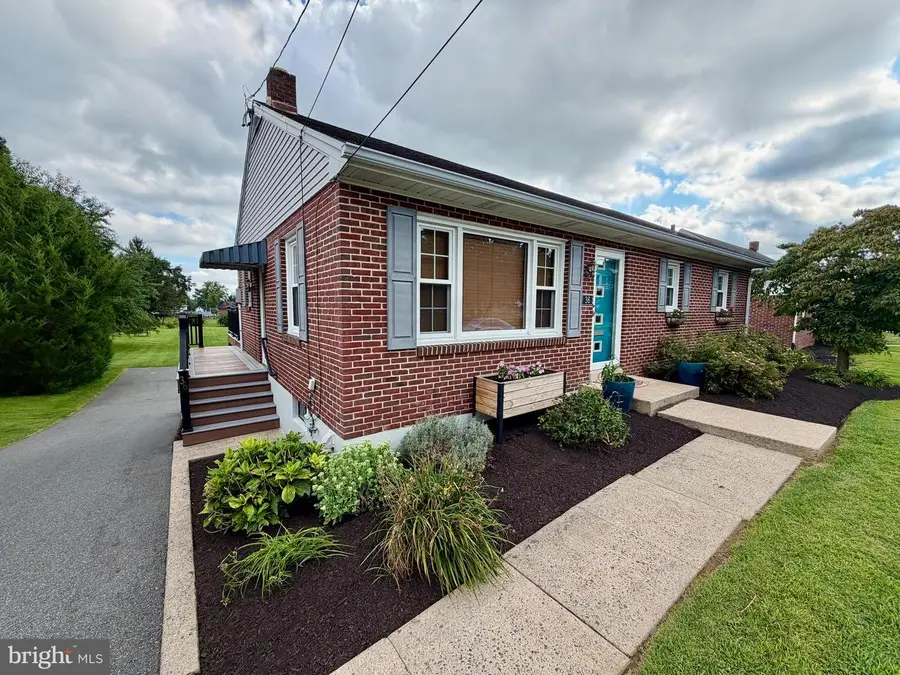 36 W Charlotte St, Millersville, PA 17551 - #2