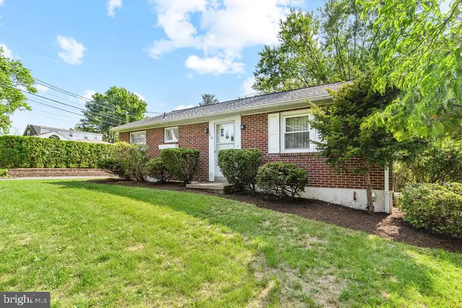 318 Diller Dr, Akron, PA 17501 - #2