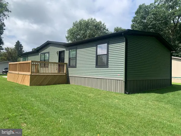27 Summer Ln, ELIZABETHTOWN, PA 17022