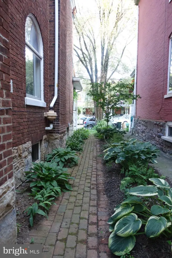 137 E Clay St, Lancaster, PA 17602 - #2