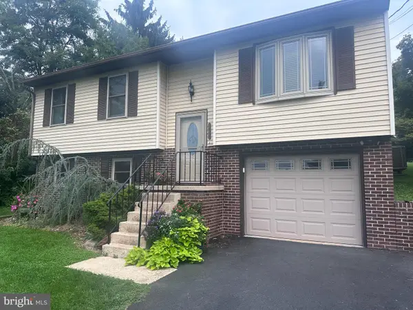 1751 Stonemill Dr, ELIZABETHTOWN, PA 17022