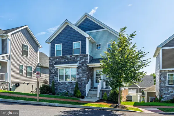 4 Pacific Blvd, EPHRATA, PA 17522