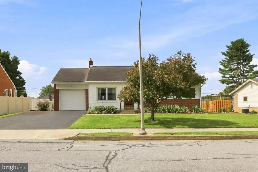 1242 Marie Ave, Ephrata, PA 17522 - #2