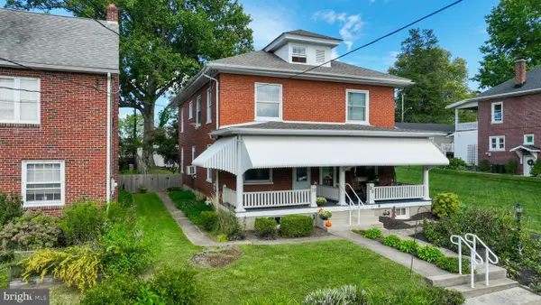 28 E Pine St, EPHRATA, PA 17522