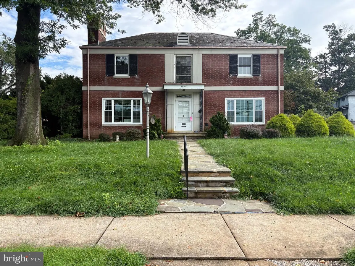 19 W King St, Ephrata, PA 17522 - #1