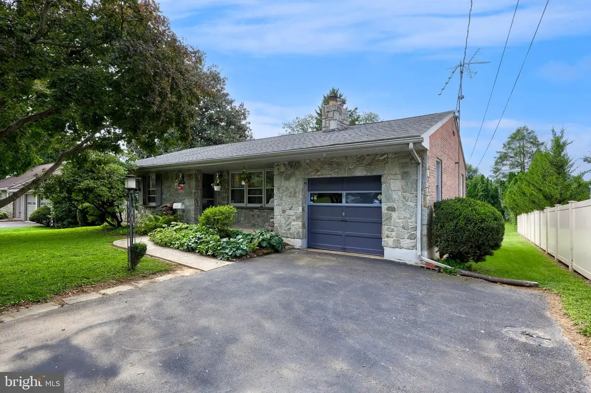 34 Wabank Rd, Millersville, PA 17551 - #1