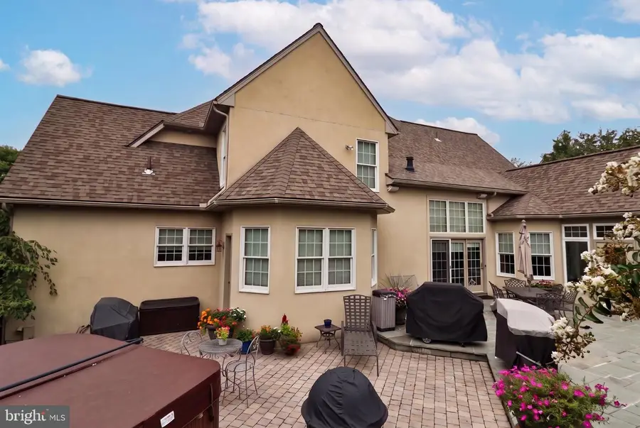 813 Woodfield Dr, Lititz, PA 17543 - #2