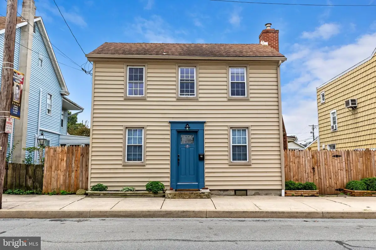 608 Manor St, Columbia, PA 17512 - #1