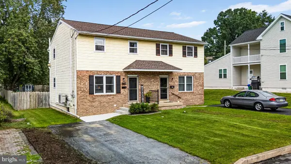 236 N Market Ave, MOUNT JOY, PA 17552