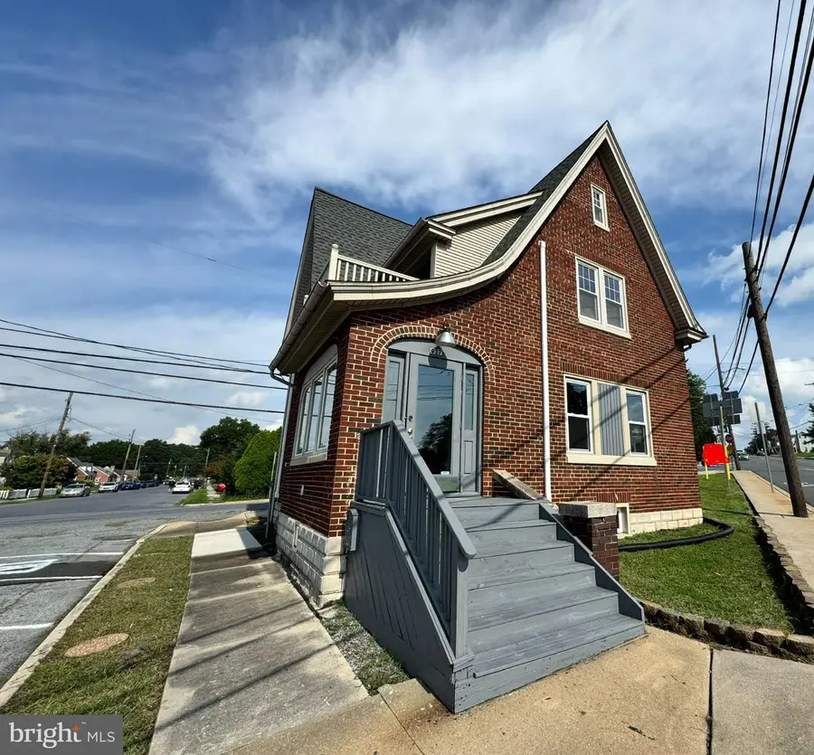 937 S Market St, Elizabethtown, PA 17022 - #2