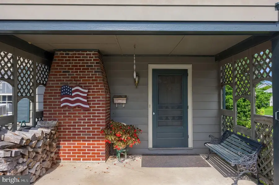 20 School Dr, Leola, PA 17540 - #2