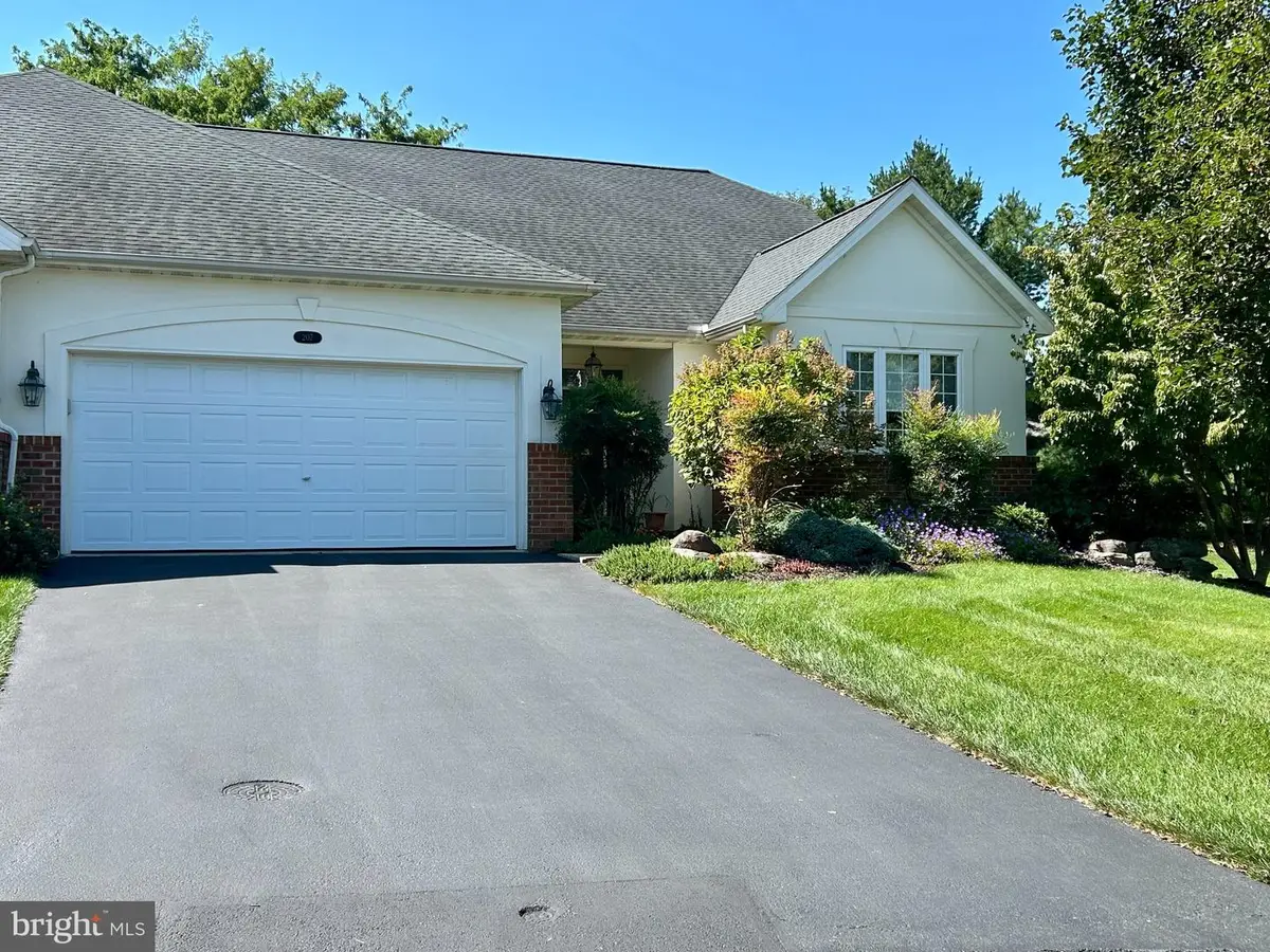 207 Sutherland Rd, Lancaster, PA 17603 - #1