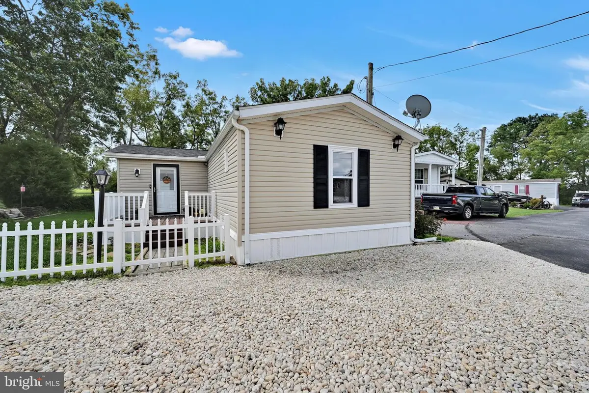 330 Don Dr, New Holland, PA 17557 - #1