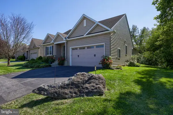 171 Waypoint Dr #229, LANCASTER, PA 17603