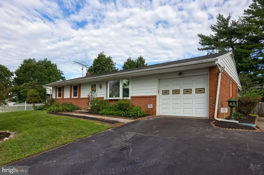 26 Tennyson Dr, Lancaster, PA 17602 - #3