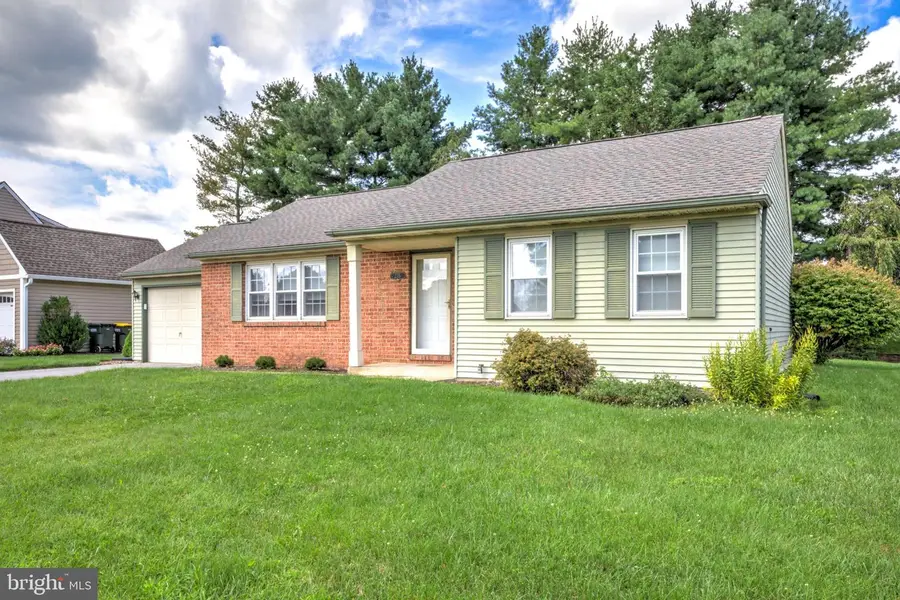 235 W Spruce St, New Holland, PA 17557 - #2